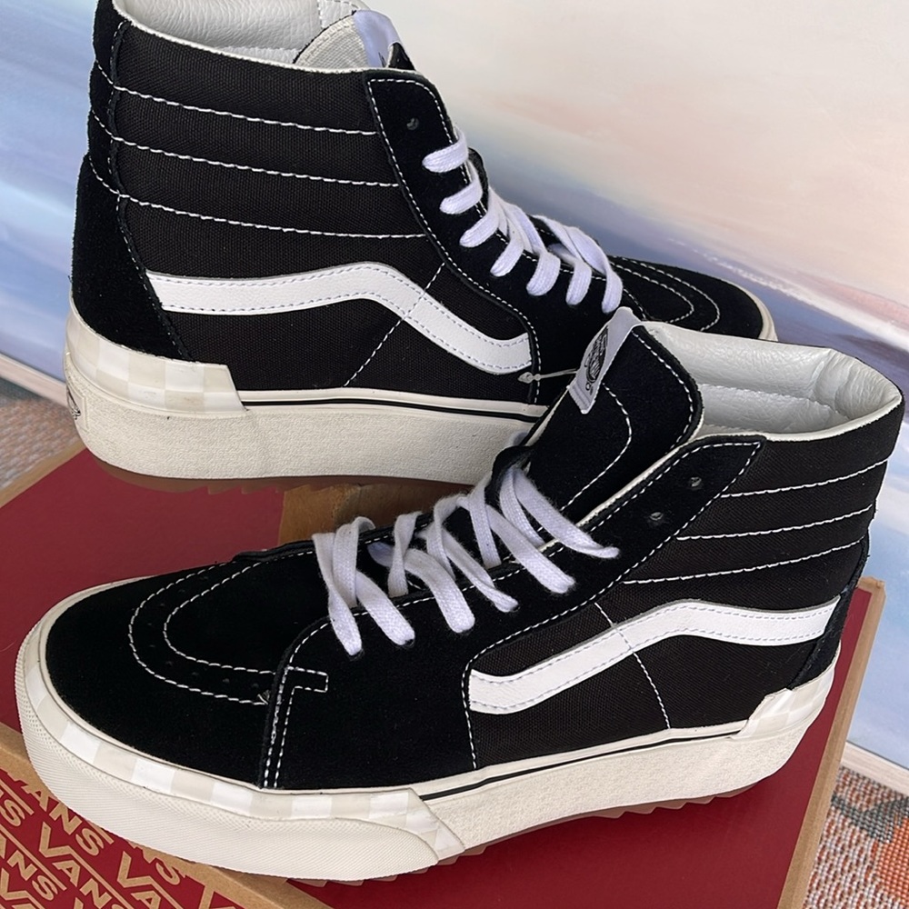 Vans Men’s Sk8-Hi Stacked (Suede/Canvas) Black/Blan
VN0A4BTW5ZN
Platforms - Picture 11 of 16